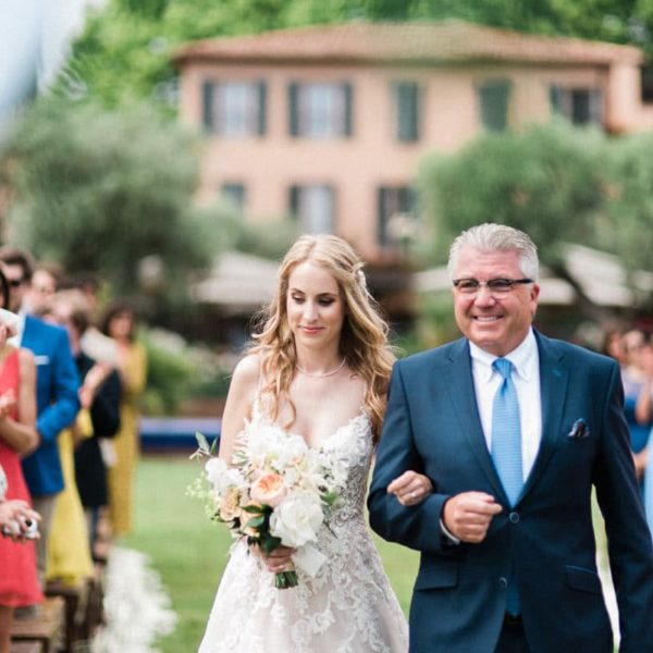 arrivee de la mariée au domaine de galoupet cérémonie Laique par pixaile photography photographe fine art