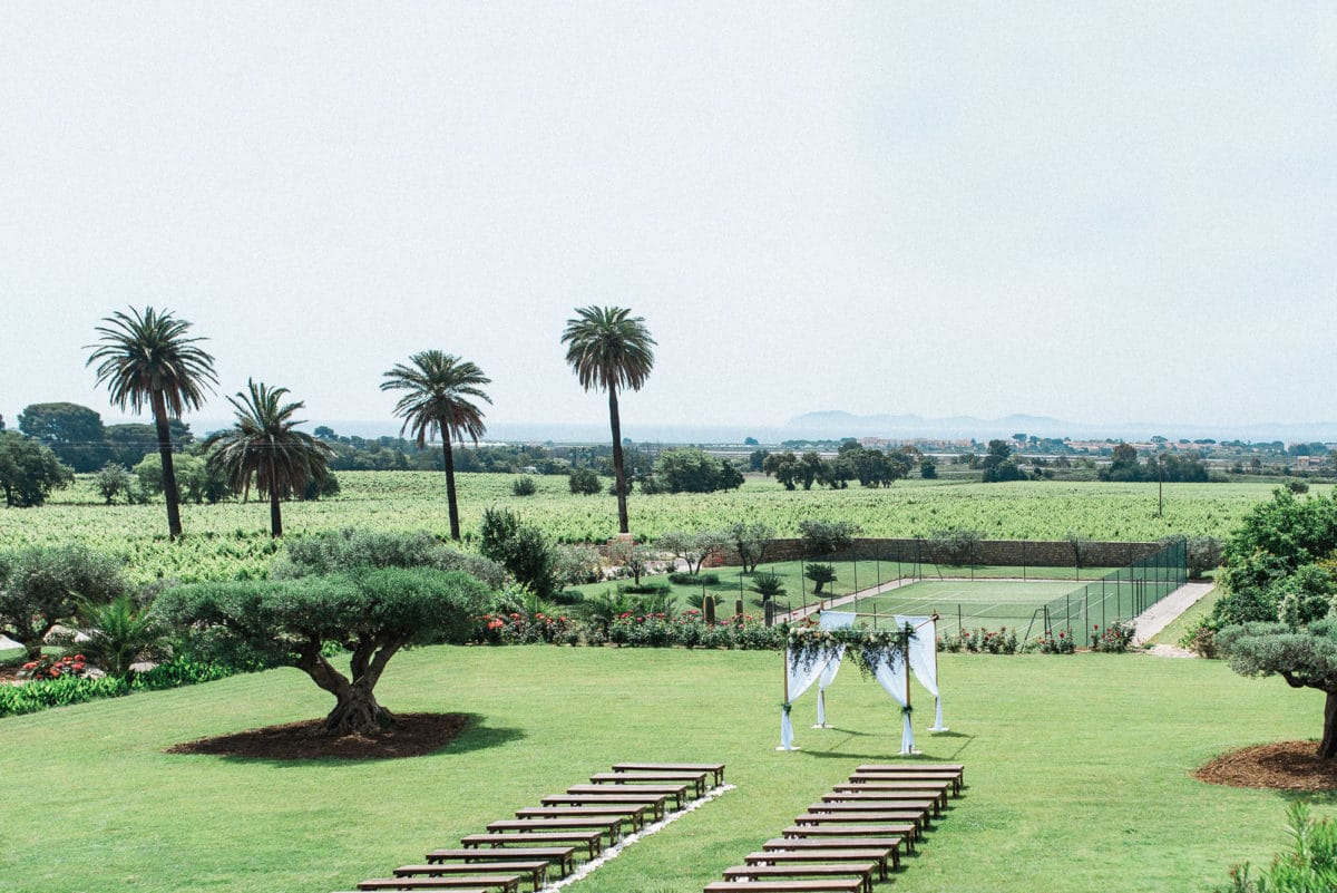 cérémonie laïque au chateau galoupet vue sur la méditérannée photographe professionnel par pixaile photography