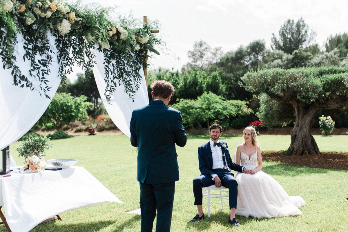 discours maitre de ceromine laique au domaine de galoupet par pixaile photography photographe de mariage julien boyer