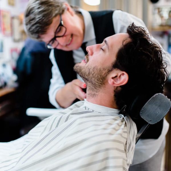 barbershop a Hyeres photographe de mariage par pixaile photography en gironde proche de Bordeaux