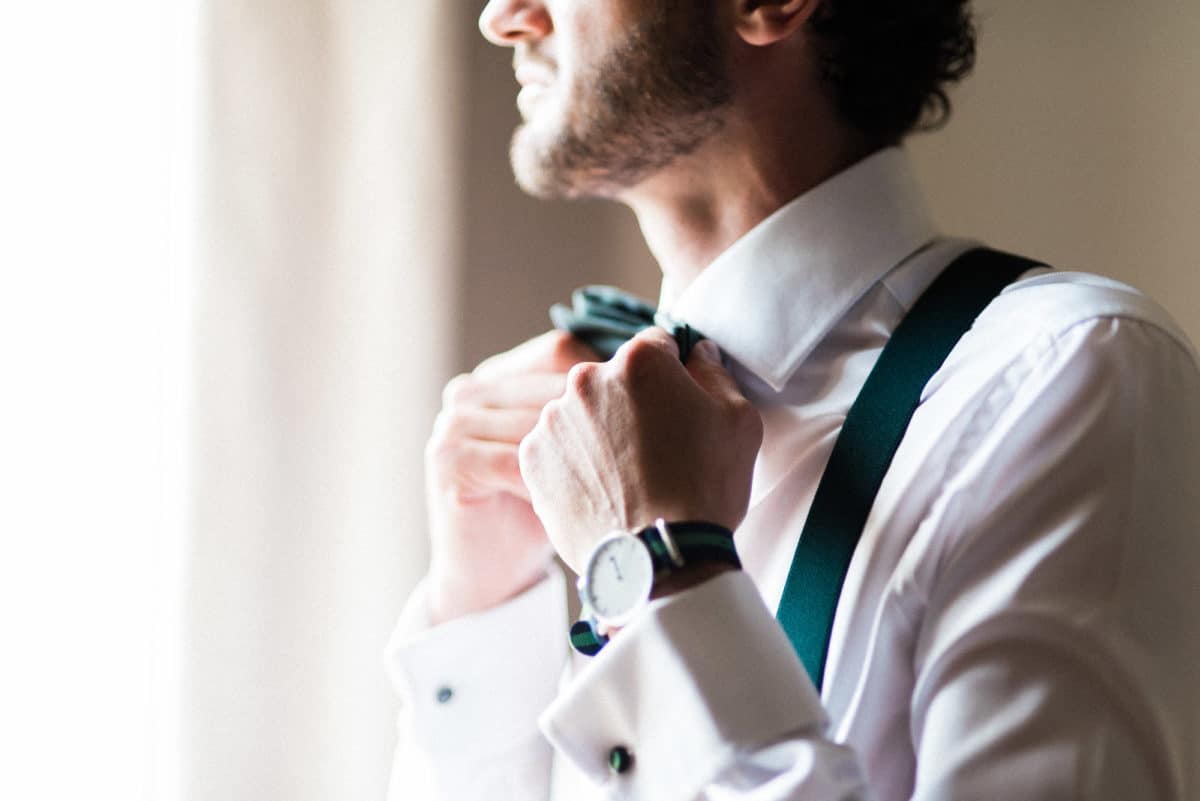 noeud papillon preparatif marie au domaine de galoupet par Pixaile Photography photographe de mariage