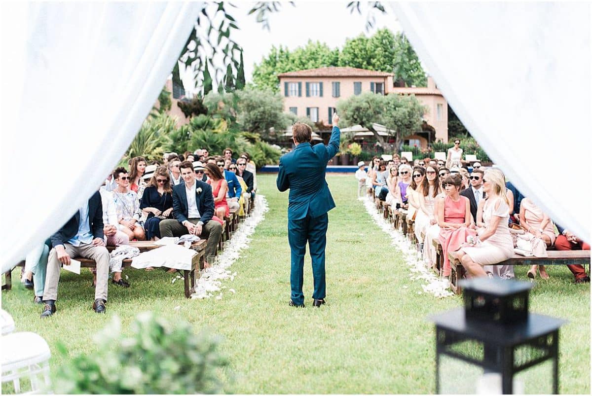 cérémonie laïque en Provence au domaine de galoupet a la londe les maures dans le sud est de la france photos prise par un photographe professionnel de mariage pixaile photography