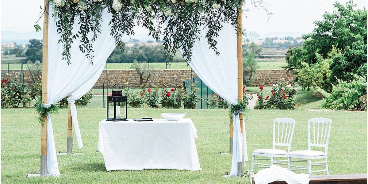 photographe de mariage en gironde lors d'une cérémonie laïque en pleine Provence sur la cote d'Azur dans le sud Est de la France