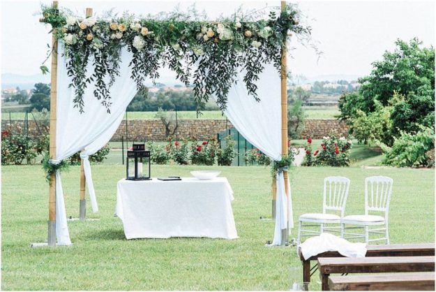 photographe de mariage en gironde lors d'une cérémonie laïque en pleine Provence sur la cote d'Azur dans le sud Est de la France