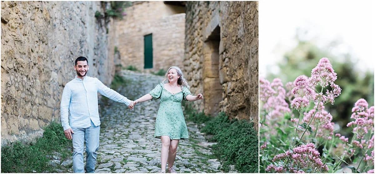 photographe professionnel de mariage en gironde lors d'une séance photos engagement dans les vignes à Saint Emilion en gironde