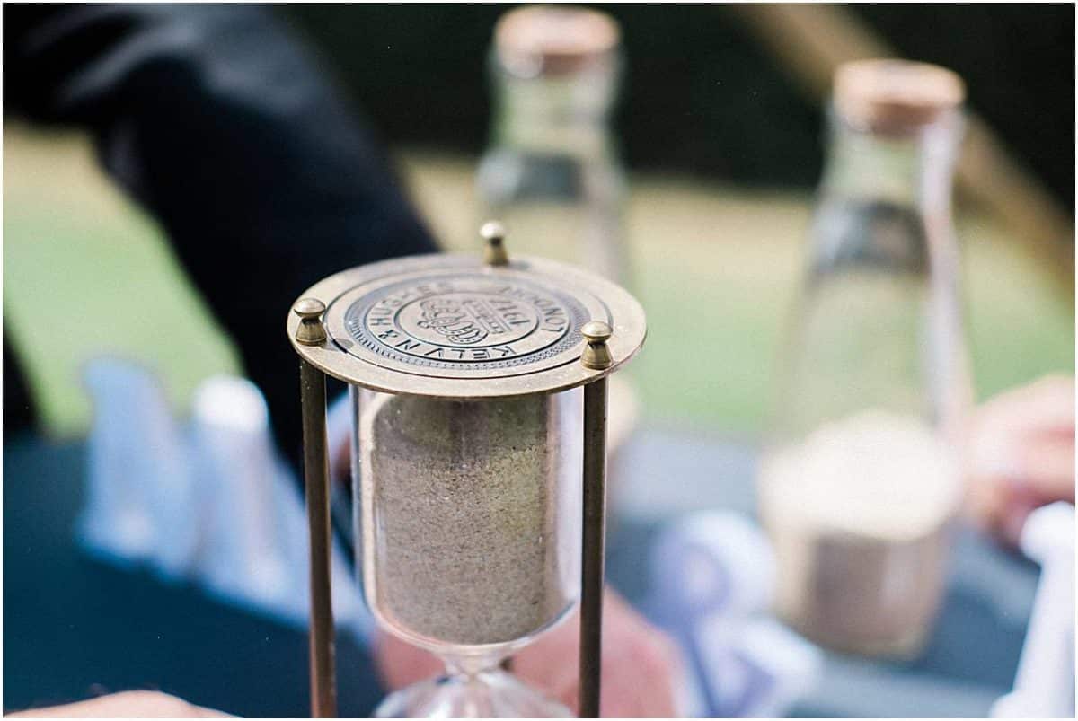 rituel du sable pour cérémonie laïque en Provence dans le sud de la france en été photos prise par pixaile photography