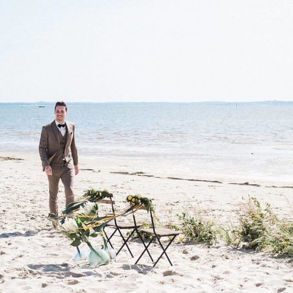 mariage a la villa la Tosca sur le thème émeraude et moutarde lors d'une cérémonie laïque au bord du Bassin d'Arcachon sur la plage de Taussat photos prise par pixaile photography photographe de mariage en provence