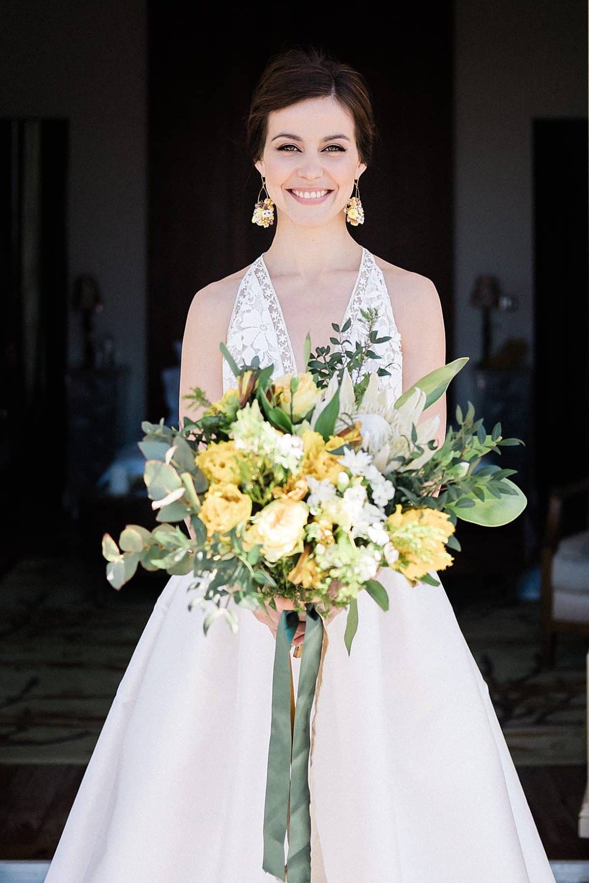 bouquet de mariage a la villa la Tosca sur le bassin d'arcachon en gironde par atelier septembre fleuriste photos prise par pixaile photography photographe de mariage en gironde