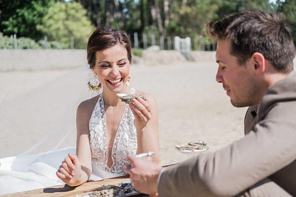 mariage avec un plateau d'huitre a la villa la Tosca sur le Bassin d'Arcachon a Taussat photos prise par pixaile photography photographe de mariage en gironde