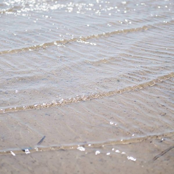 details de l'eau sur le Bassin d'Arcachon lors d'un mariage a la villa la Tosca photos prise par pixaile photography photographe de mariage en gironde