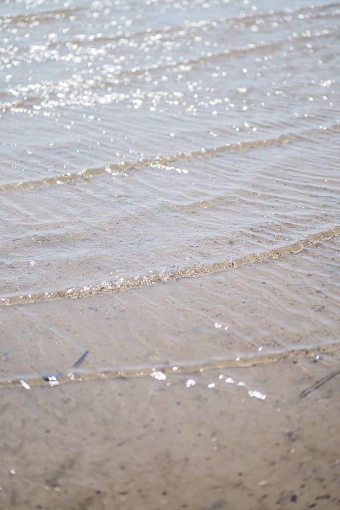 details de l'eau sur le Bassin d'Arcachon lors d'un mariage a la villa la Tosca photos prise par pixaile photography photographe de mariage en gironde