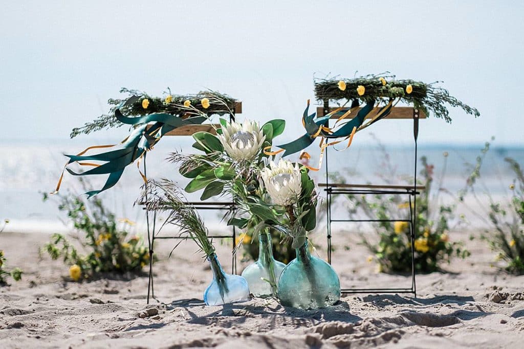 mariage a la villa la Tosca sur le thème émeraude et moutarde lors d'une cérémonie laïque au bord du Bassin d'Arcachon sur la plage de Taussat photos prise par pixaile photography photographe de mariage en provence