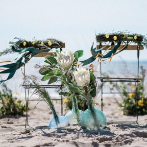mariage a la villa la Tosca sur le thème émeraude et moutarde lors d'une cérémonie laïque au bord du Bassin d'Arcachon sur la plage de Taussat photos prise par pixaile photography photographe de mariage en provence