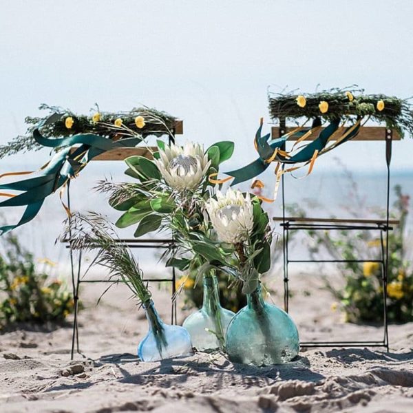 mariage a la villa la Tosca sur le thème émeraude et moutarde lors d'une cérémonie laïque au bord du Bassin d'Arcachon sur la plage de Taussat photos prise par pixaile photography photographe de mariage en provence