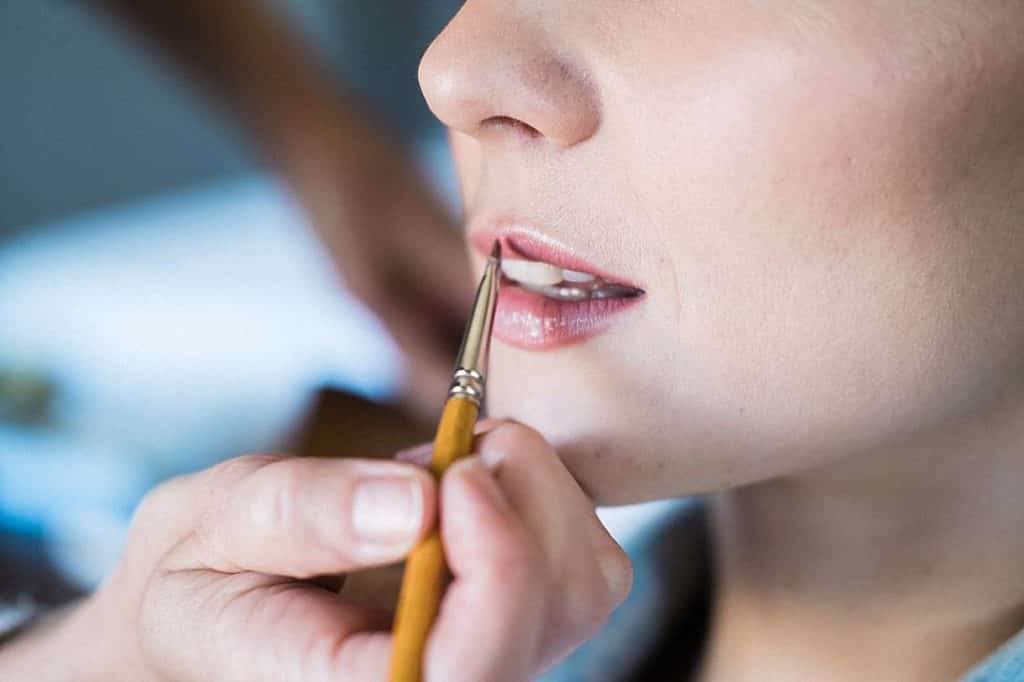 makup réalise par Virginie'e maquilleuse a la villa la Tosca sur le Bassin d'Arcachon photos réalisé par pixaile photography photographe de mariage en provence