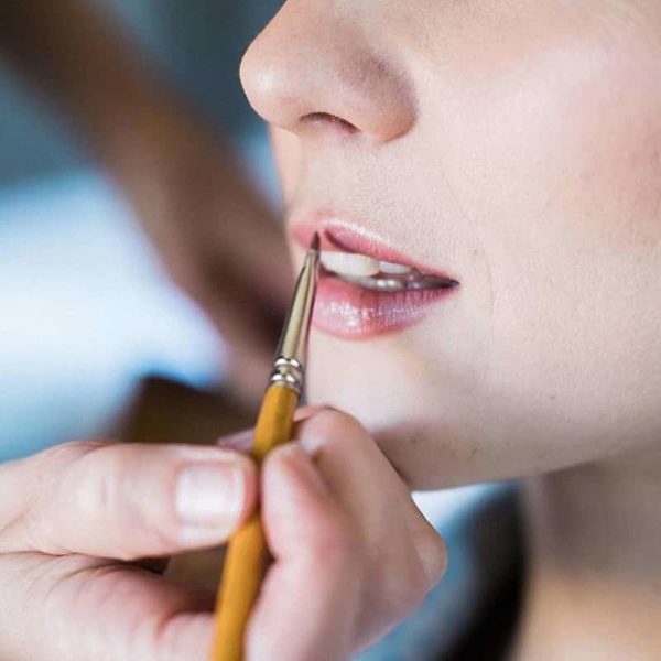 makup réalise par Virginie'e maquilleuse a la villa la Tosca sur le Bassin d'Arcachon photos réalisé par pixaile photography photographe de mariage en provence