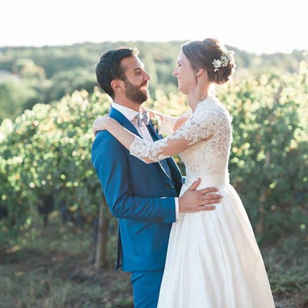 photographe de mariage en gironde lors d'une séance couple au chateau de la ligne par pixaile photography