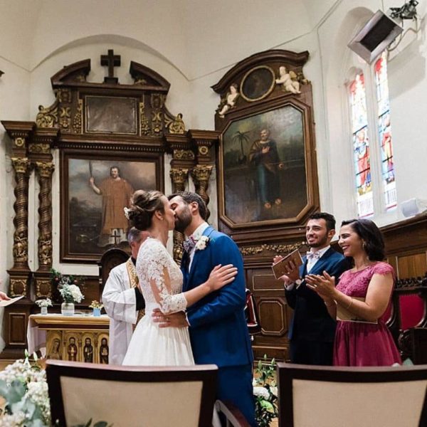 photographe de mariage sur le Bassin d'Arcachon à l'église de la teste de Buch échange alliance photos réalisé par pixaile photography