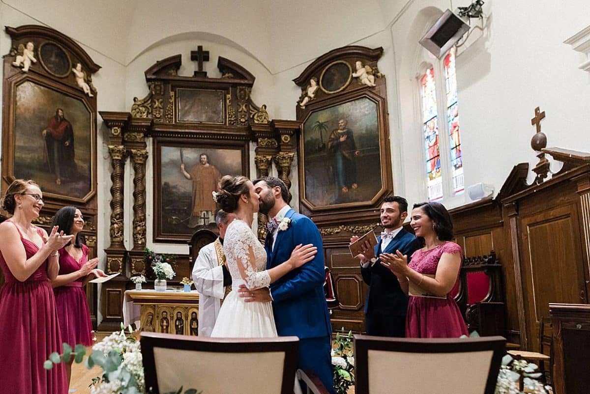 photographe de mariage sur le Bassin d'Arcachon à l'église de la teste de Buch échange alliance photos réalisé par pixaile photography