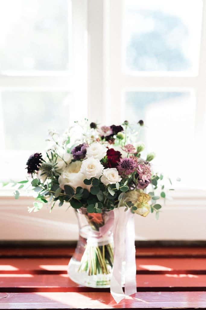 bouquet de mariée de fleurs de mars photos prise par un photographe professionnel de mariage en gironde par pixaile photography