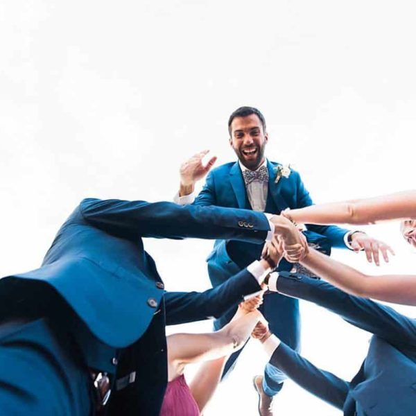 photos de groupe lors d'un mariage au chateau de la ligne à lignan de bordeaux par pixaile photography photographe de mariage professionnel en gironde