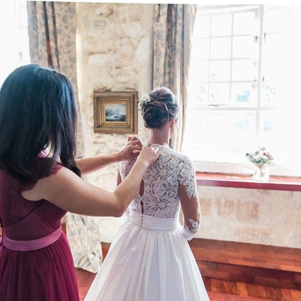 photographe de mariage en gironde pour les préparatifs de la mariée au chateau de la ligne à lignan de Bordeaux par un photographe professionnel