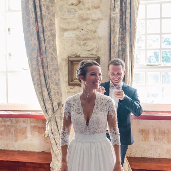 photographe de mariage en gironde pour les préparatifs de la mariée au chateau de la ligne à lignan de Bordeaux par pixaile photography