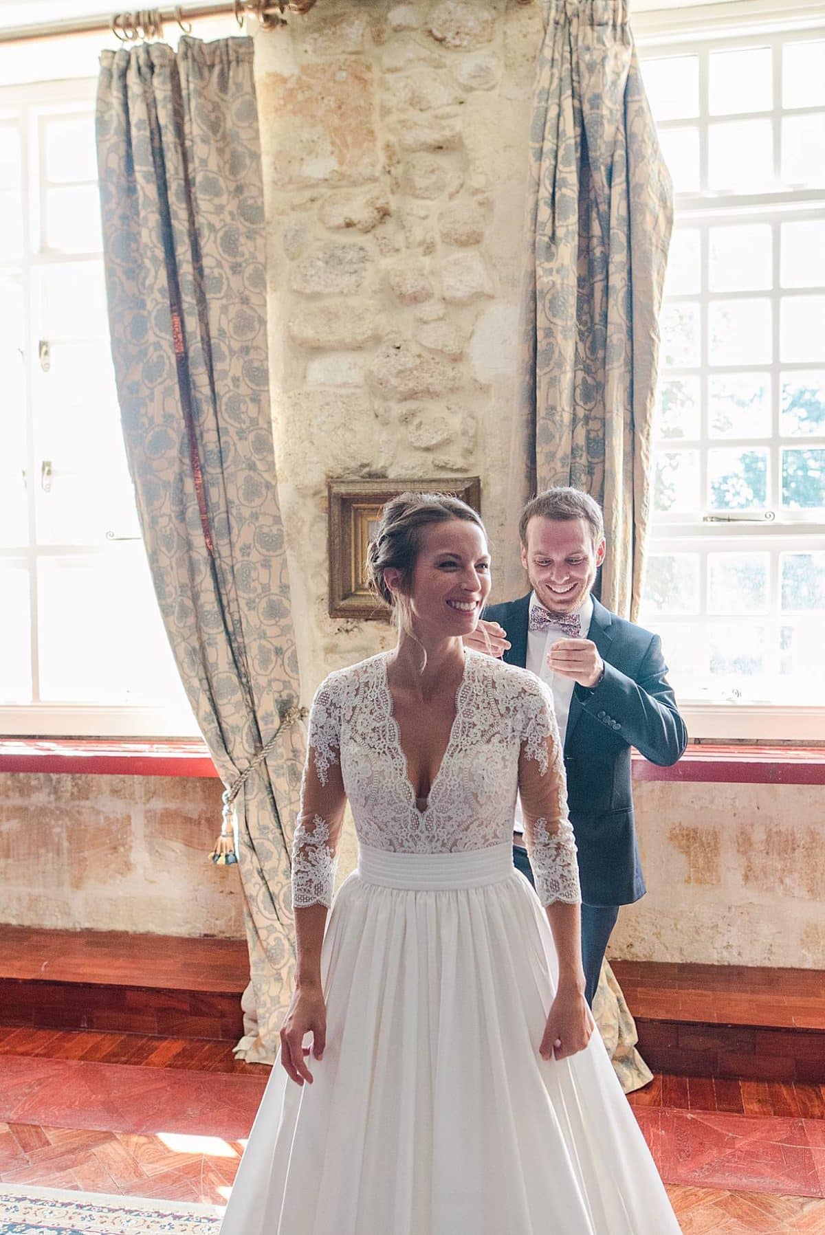 photographe de mariage en gironde pour les préparatifs de la mariée au chateau de la ligne à lignan de Bordeaux par pixaile photography