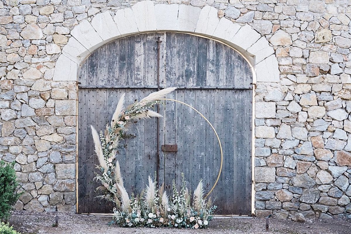 décoration florale réalisé par virginie d'alessio et dirigé par shade Waves wedding planner, photos réalisé un photographe de mariage professionnel en Provence.