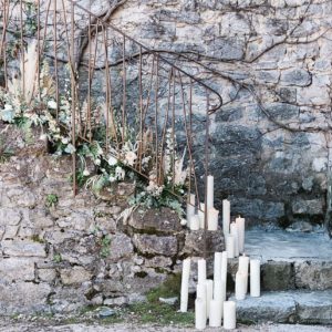 décoration florale réalisé par Shade Waves Wedding planner en Provence proche de Toulon à la commanderie de Peyrassol sur la Côte d'Azur