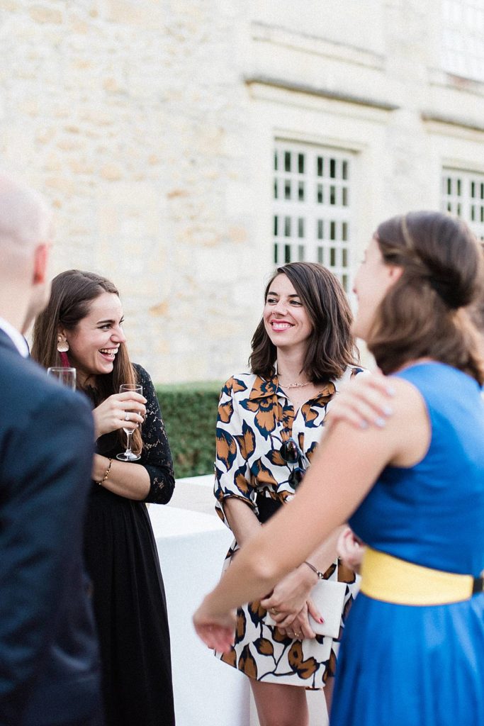 photographe de mariage en gironde lors d'un cocktail au château de la ligne à ligna de Bordeaux, photo réalisé par pixaile photography