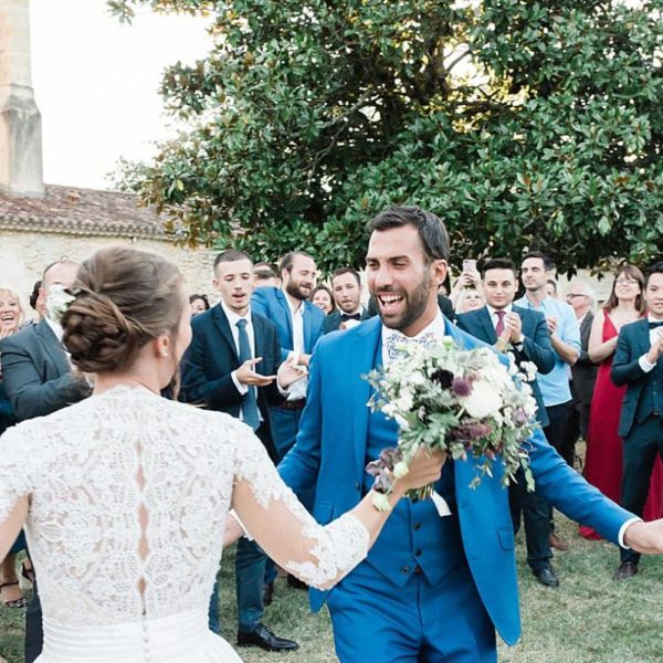 photographe de mariage en Gironde lors d'un flash mob avec les maries au château de la ligne à lignan de Bordeaux photographe de mariage professionnel pixaile photography