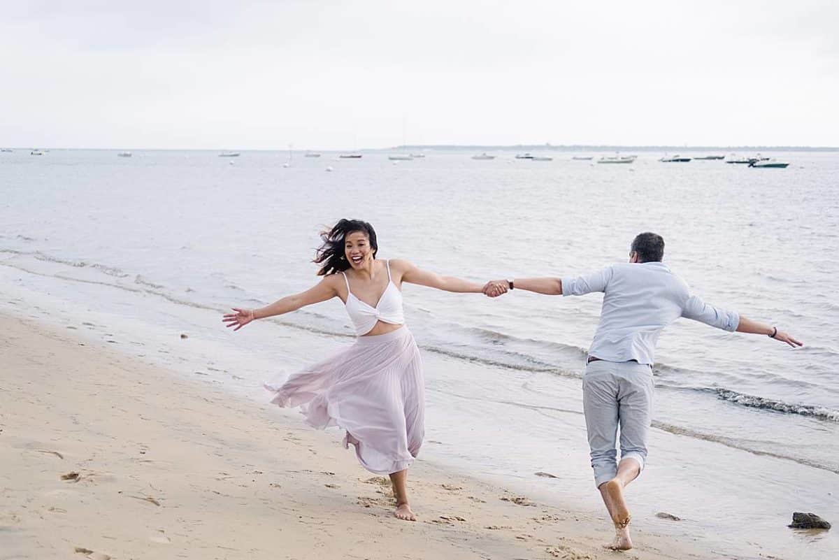 séance engagement sur le Bassin d'Arcachon au tir au Vol photos prise par pixaile photography photographe professionnel en gironde