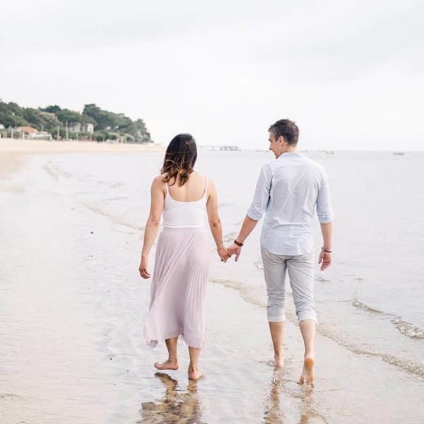 seance couple sur le bassin d'Arcachon au tir au vol par pixaile photography photographe de mariage professionnel