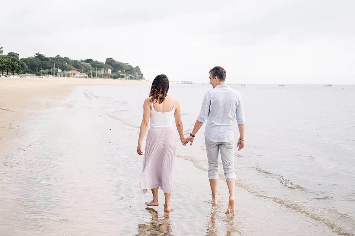 seance couple sur le bassin d'Arcachon au tir au vol par pixaile photography photographe de mariage professionnel