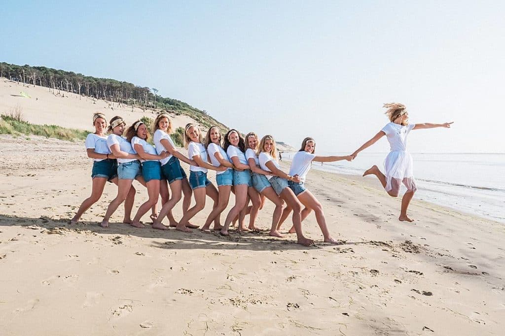 shooting evjf sur la plage de Arcachon photos réalisé par pixaile photography photographe professionnel EVJF