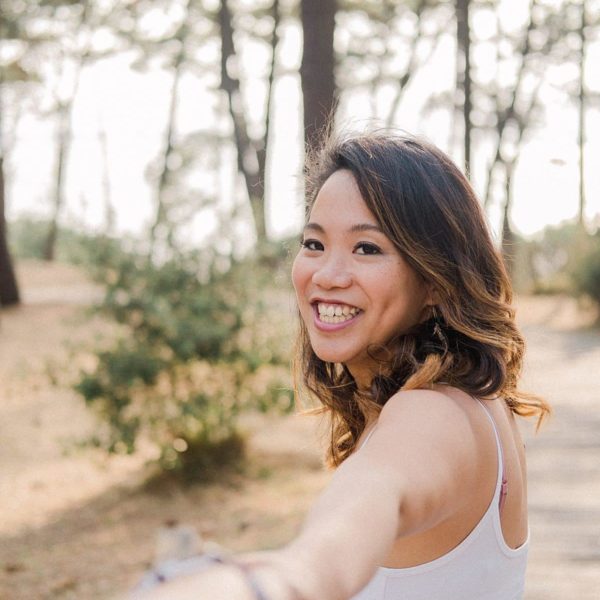 engagement session in gironde on the arcachon bay near bordeaux with pixaile photography destination wedding photographer