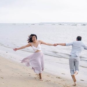 engagement session in gironde on the arcachon bay near bordeaux with pixaile photography destination wedding photographer
