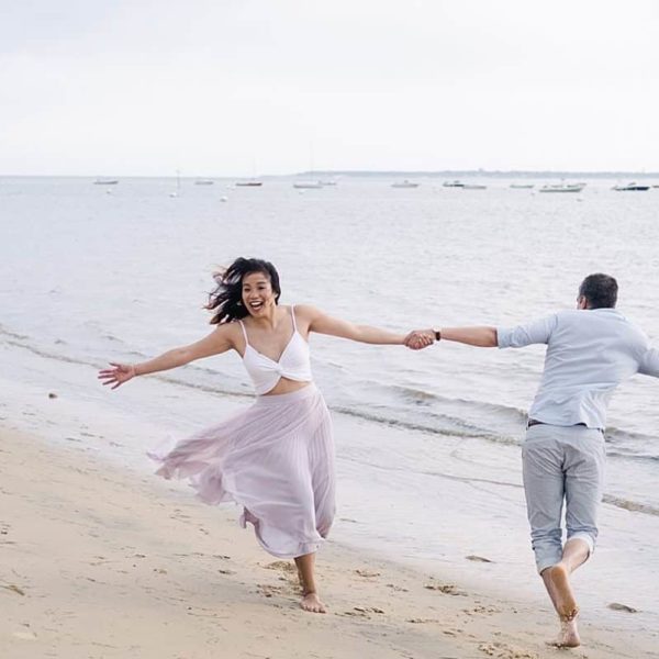 engagement session in gironde on the arcachon bay near bordeaux with pixaile photography destination wedding photographer