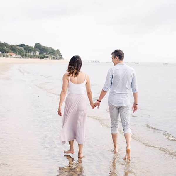 engagement session in gironde on the arcachon bay near bordeaux with pixaile photography destination wedding photographer