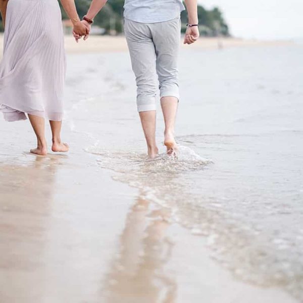 engagement session in gironde on the arcachon bay near bordeaux with pixaile photography destination wedding photographer