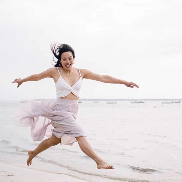 engagement session in gironde on the arcachon bay near bordeaux with pixaile photography destination wedding photographer