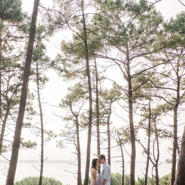 engagement session in gironde on the arcachon bay near bordeaux with pixaile photography destination wedding photographer