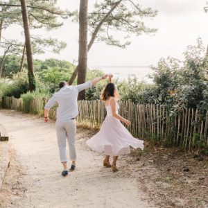 engagement session in gironde on the arcachon bay near bordeaux with pixaile photography destination wedding photographer