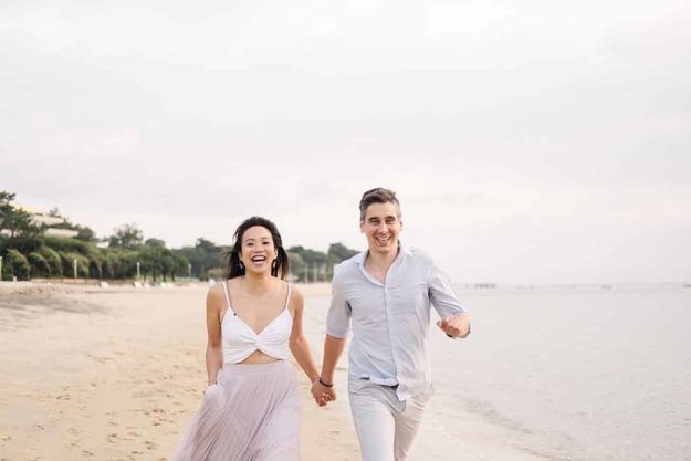 engagement session in gironde on the arcachon bay near bordeaux with pixaile photography destination wedding photographer