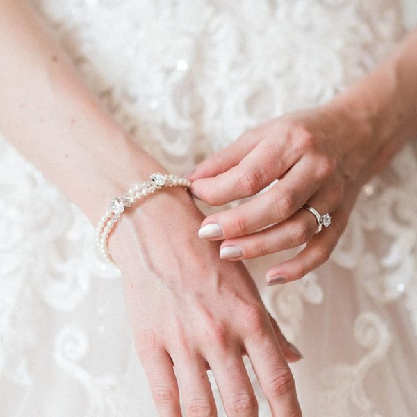 Preparation a bride at domain galoupet wedding in provence by pixaile photography wedding photographer