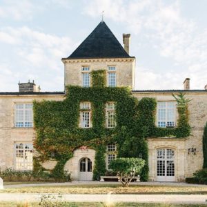 Wedding venue at the chateau de la ligne on the beautiful wedding with pixaile photography french wedding photographer in Bordeaux