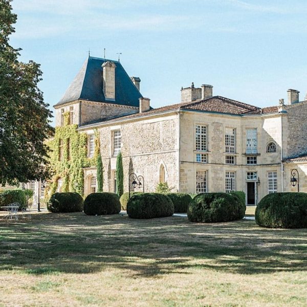 wedding venue at chateau de la ligne with pixaile photography wedding photographer in Bordeaux