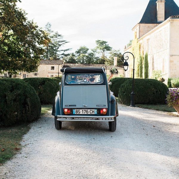 photoshoot couple at chateau de la ligne with pixaile photography wedding photographer in Gironde near Bordeaux