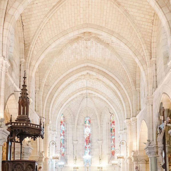 getting married in Bordeaux by pixaile photography wedding photographer in Gironde chateau Bertinerie